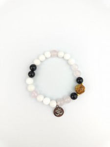 Bransoletka Mala  21 kamieni CHAKRA STONES Kwarc Różowy, Jadeit Biały, Onyks z zawieszką OM.jpg