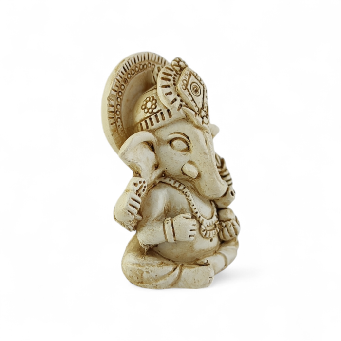 Figurka Ganesha z żywicy w kremowym kolorze – dekoracja boho
