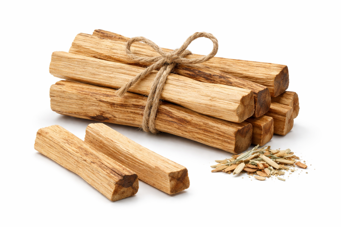 Zestaw naturalnego drewna Palo Santo.png