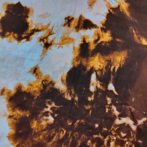 Sukienka boho z cieniowanym wzorem tie-dye