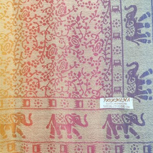 Detal wzoru kolorowej pashminy 100% kaszmir ze Sri Lanki