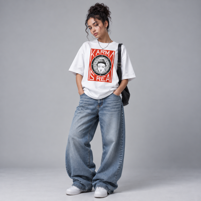 T-shirt unisex KARMA IS REAL z czerwono-czarnym nadrukiem