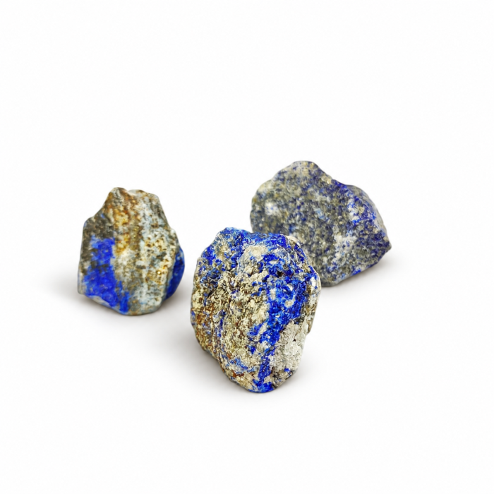 Naturalna bryłka lapis lazuli w niebieskim kolorze ze złocistymi akcentami