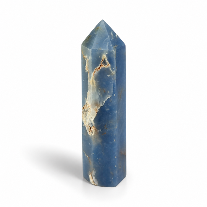 Obelisk z naturalnego angelitu 7,5 cm – błękitny kamień z mlecznymi partiami i naturalną strukturą