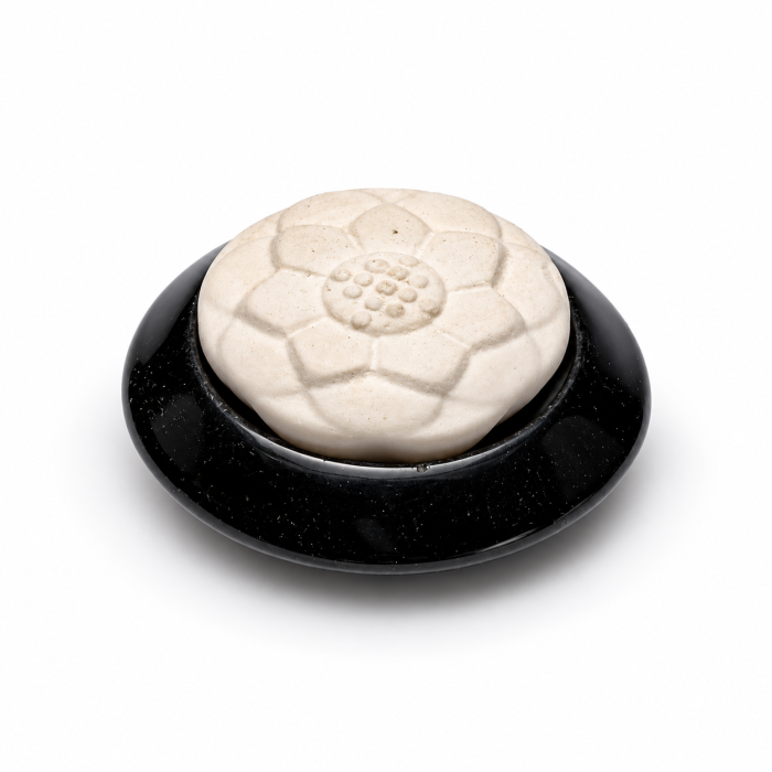 Black Lotus Ceramic Stone – ceramiczny dyfuzor zapachowy z porowatym kamieniem w kształcie lotosu