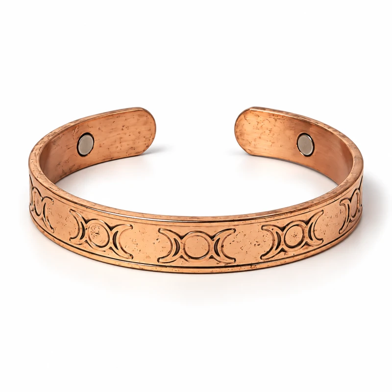 Miedziana bransoletka magnetyczna z motywem faz Księżyca – szeroka bransoletka boho typu cuff