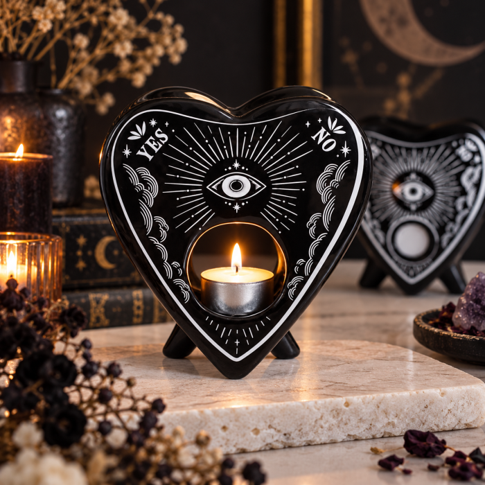 Czarny kominek Planchette z otworem na świeczkę tealight i dekoracyjną grafiką inspirowaną tabliczką spirytystyczną